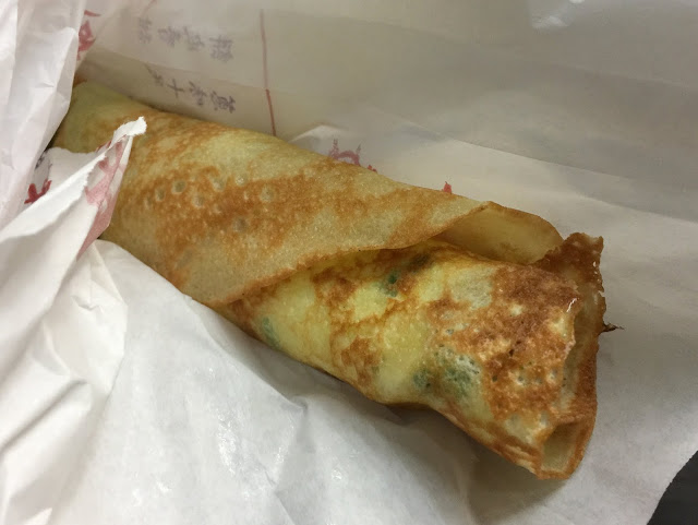 【食記】台中明倫蛋餅逢甲二店@西屯逢甲夜市 : 被神化的軟式可麗餅~口味一般但小貴! 中式 區域 台中市 台式 夜市小吃 宵夜 小吃 早點類 晚餐 蛋料理 西屯區 輕食 飲食/食記/吃吃喝喝 麵食類