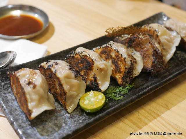 【食記】台中次男日食料理製作所@西區英才公園&台中二中-捷運BRT中正國小 : 激發你的黑暗原力!!這廚師從黑暗料理界來的? 下午茶 區域 台中市 台式 夜市小吃 宵夜 小吃 居酒屋 捷運美食MRT&BRT 日式 水餃&煎餃&鍋貼 炒泡麵 西區 輕食 速食 酒類 飲食/食記/吃吃喝喝 麵食類