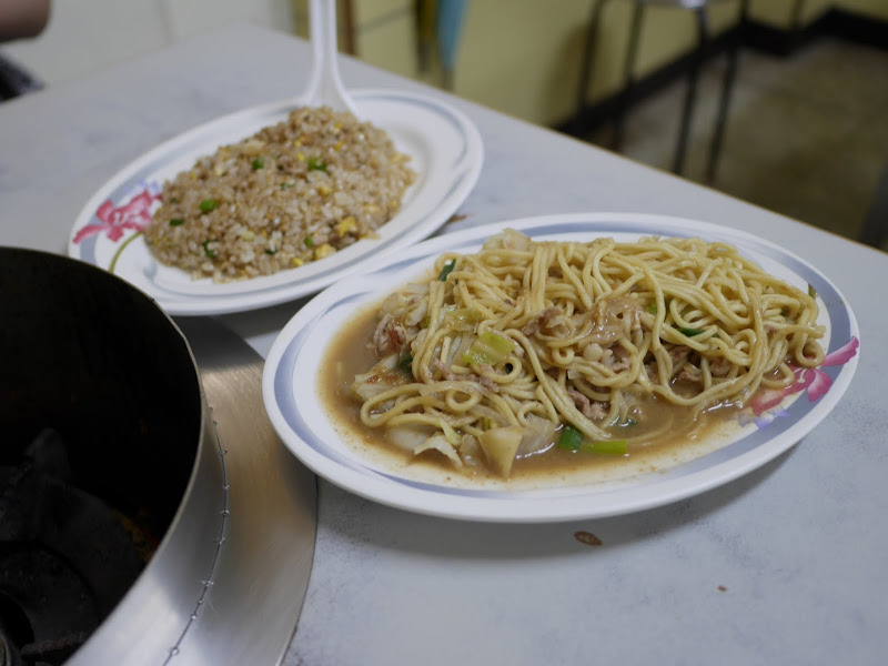 【食記】台中小魚兒燒酒雞@西區台中二中-捷運BRT茄苳腳 : 超值炒飯, 燒酒雞之外的銅板好食 中式 區域 台中市 合菜 宵夜 小吃 捷運美食MRT&BRT 晚餐 炒飯 西區 飲食/食記/吃吃喝喝 麵食類