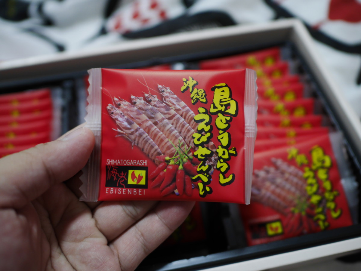 【食記】沖繩島紅辣椒蝦餅 島とうがらしえびせんべい@私以為必買! 口感涮嘴, 類似ちゃんぽん煎餅的沖繩小點心 區域 日式 日本 沖繩 糕餅烘培 蝦類 飲食/食記/吃吃喝喝 麵食類